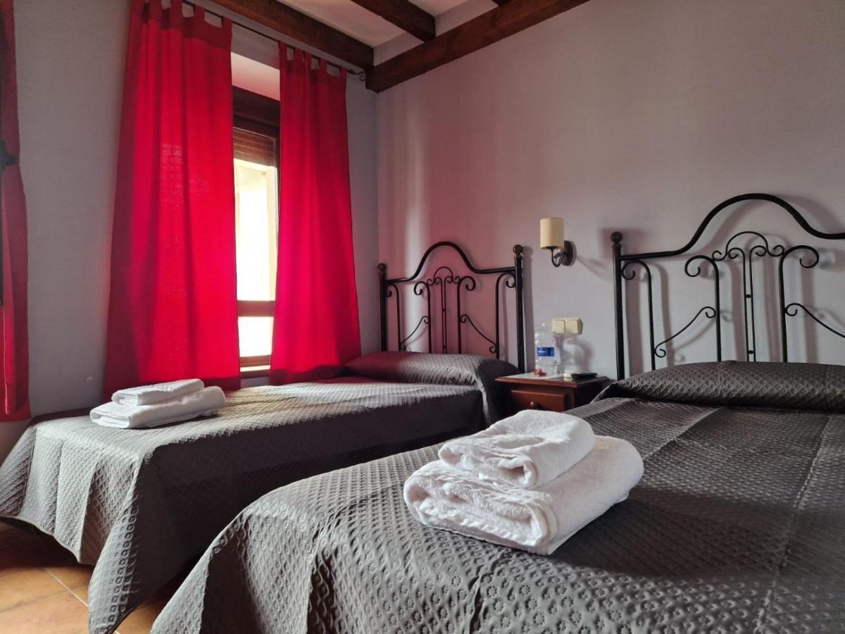 Hostal La Plata Oropesa Bagian luar foto